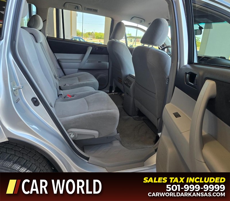 Toyota Highlander Vehicle Full-screen Gallery Image 13