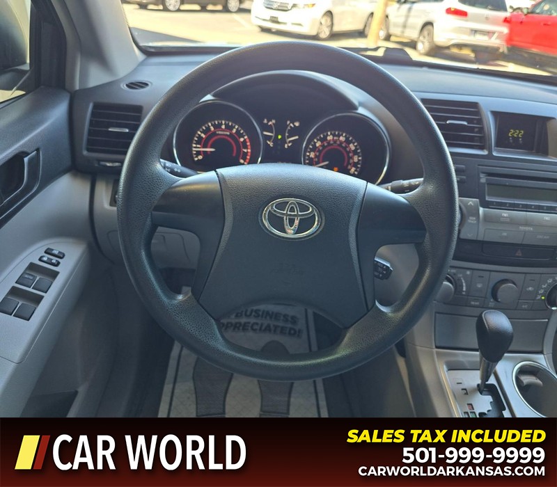 Toyota Highlander Vehicle Full-screen Gallery Image 18