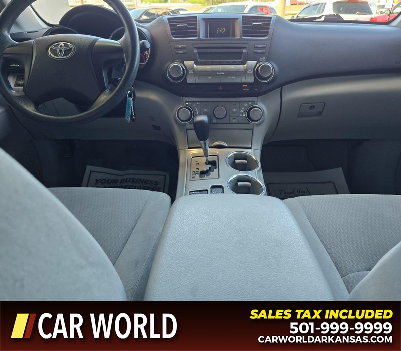 Toyota Highlander Vehicle Full-screen Gallery Image 21