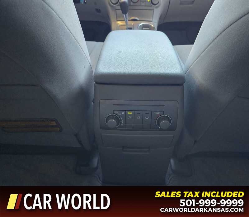 Toyota Highlander Vehicle Full-screen Gallery Image 22