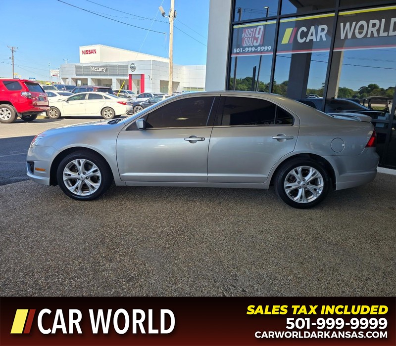 Ford Fusion Vehicle Full-screen Gallery Image 4