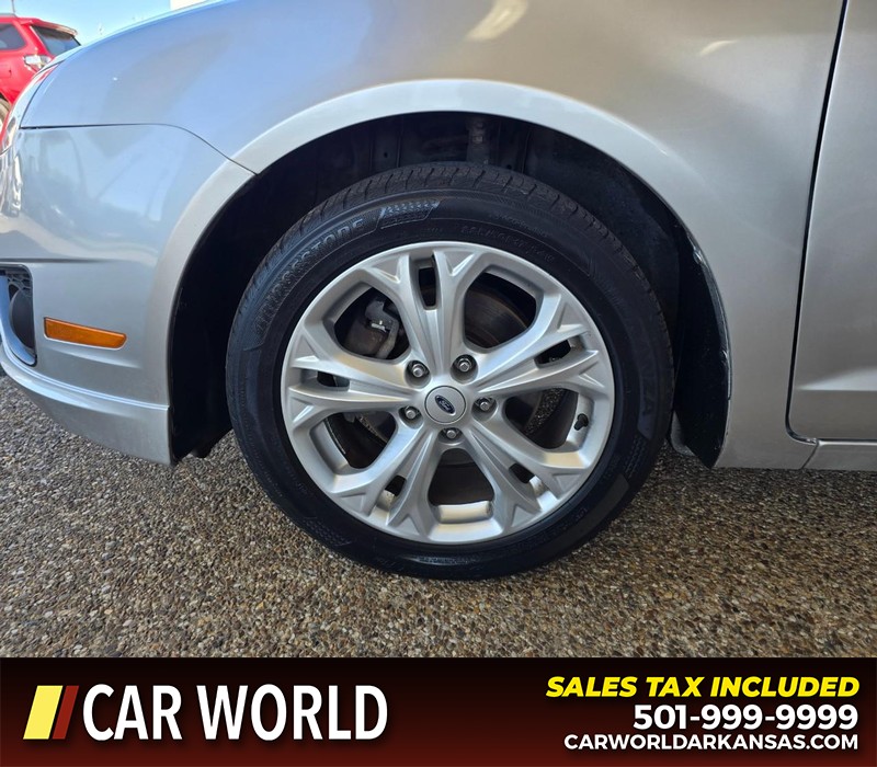 Ford Fusion Vehicle Full-screen Gallery Image 6