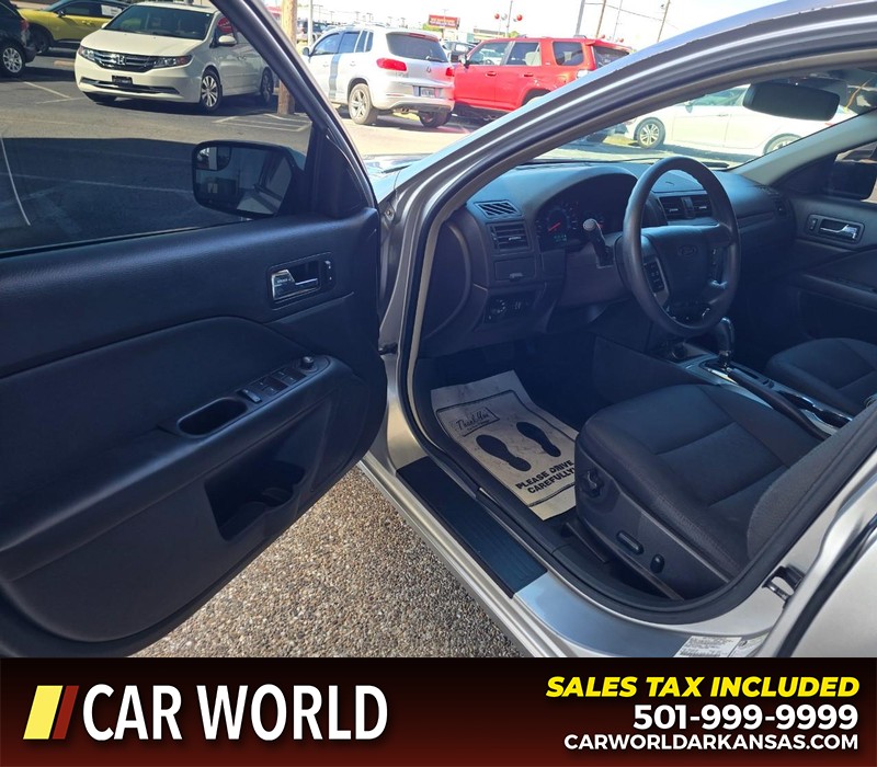 Ford Fusion Vehicle Full-screen Gallery Image 7