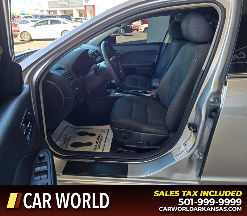 Ford Fusion Vehicle Full-screen Gallery Image 8