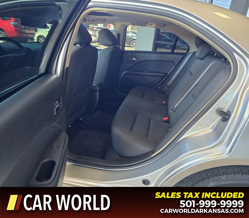 Ford Fusion Vehicle Full-screen Gallery Image 10