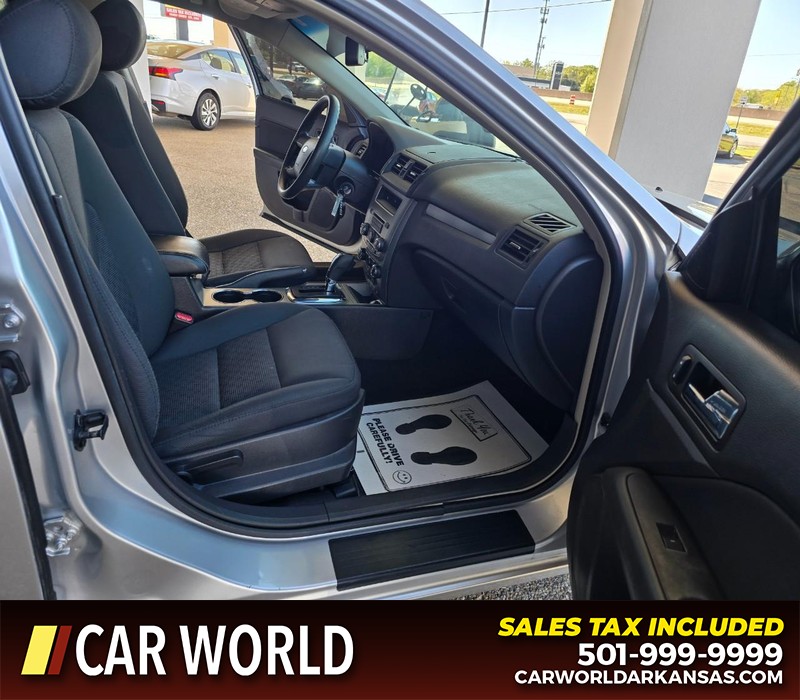 Ford Fusion Vehicle Full-screen Gallery Image 11