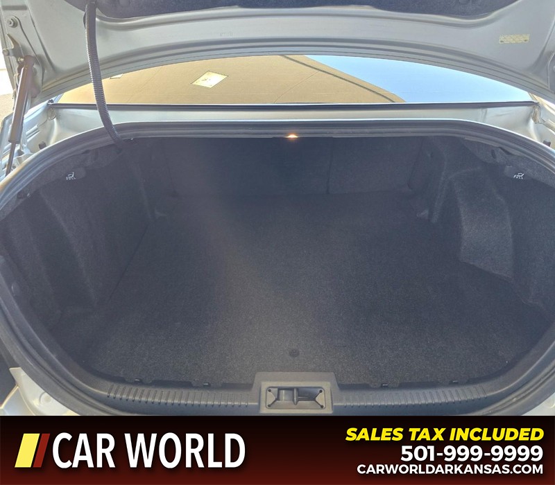 Ford Fusion Vehicle Full-screen Gallery Image 13