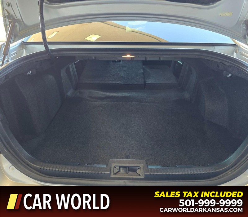 Ford Fusion Vehicle Full-screen Gallery Image 14