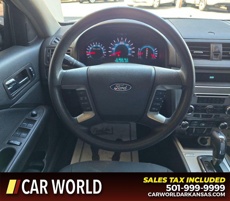 Ford Fusion Vehicle Full-screen Gallery Image 15