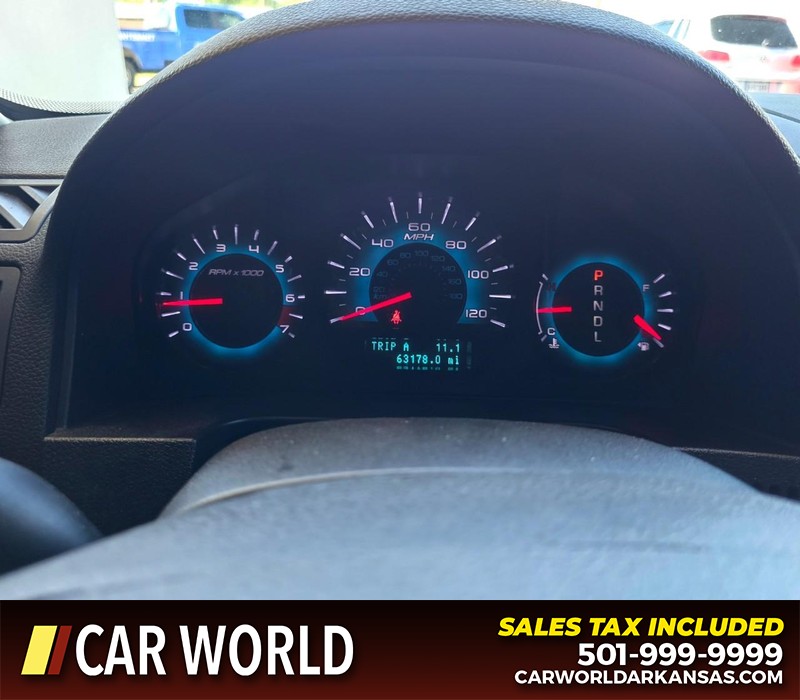 Ford Fusion Vehicle Full-screen Gallery Image 17