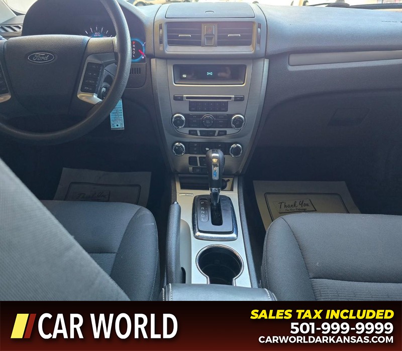 Ford Fusion Vehicle Full-screen Gallery Image 18