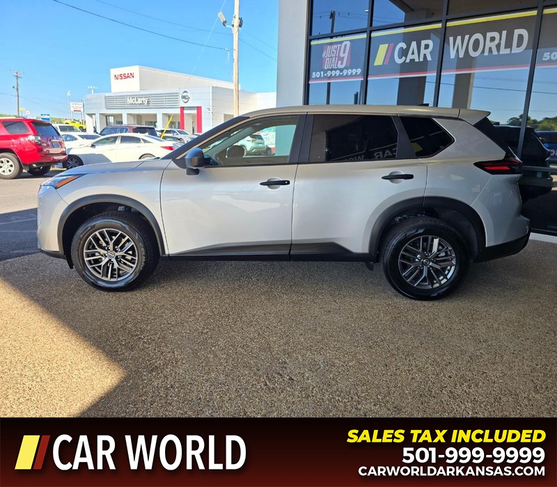 Nissan Rogue Vehicle Full-screen Gallery Image 4