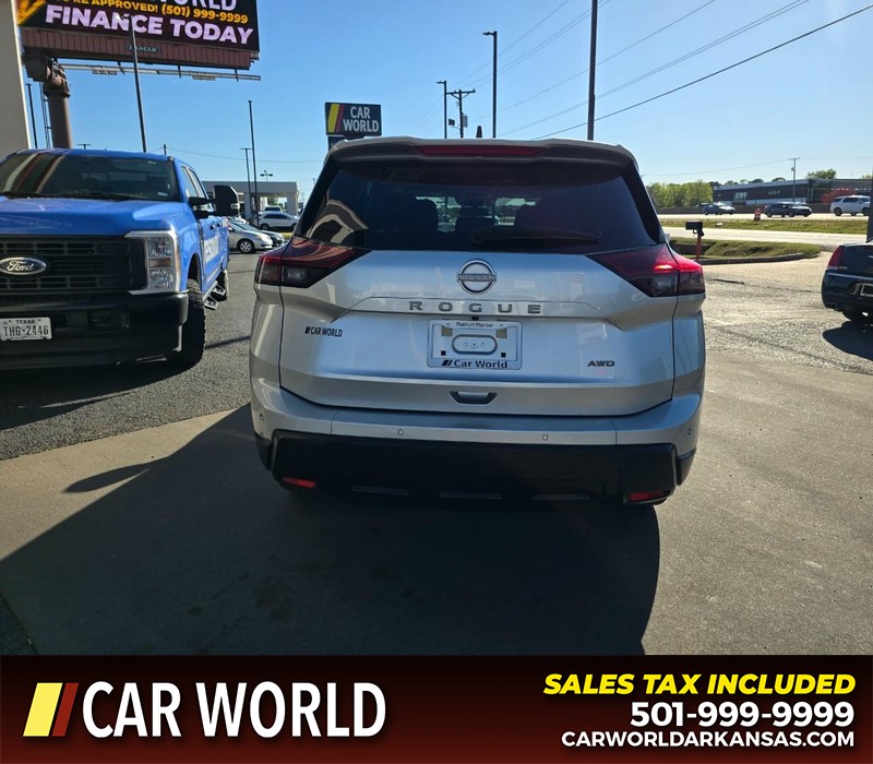 Nissan Rogue Vehicle Full-screen Gallery Image 5