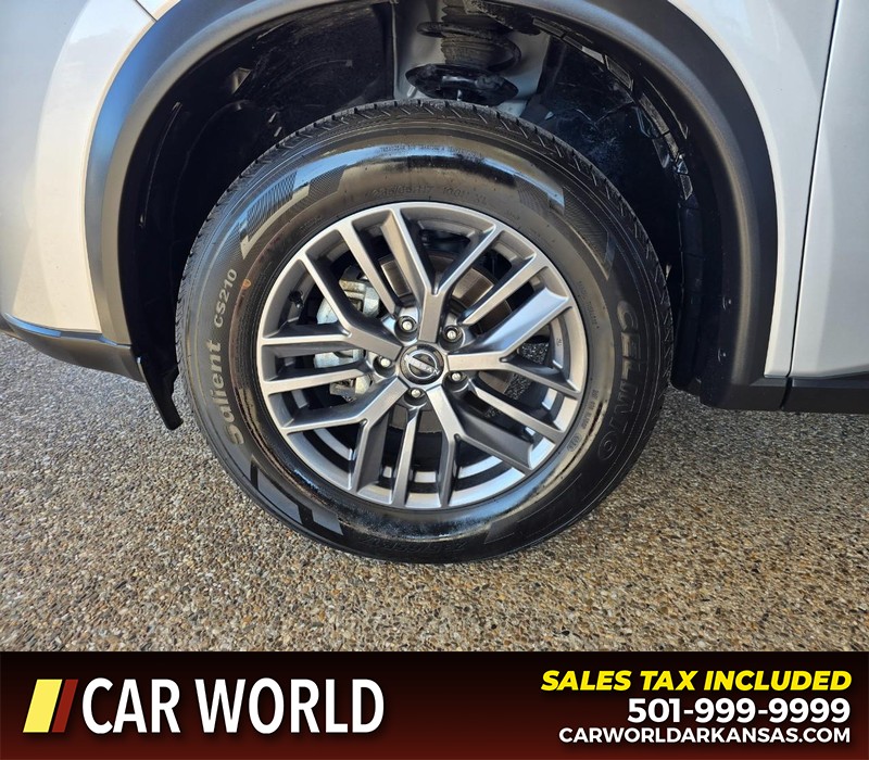 Nissan Rogue Vehicle Full-screen Gallery Image 6