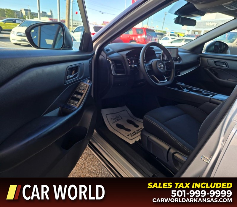 Nissan Rogue Vehicle Full-screen Gallery Image 7