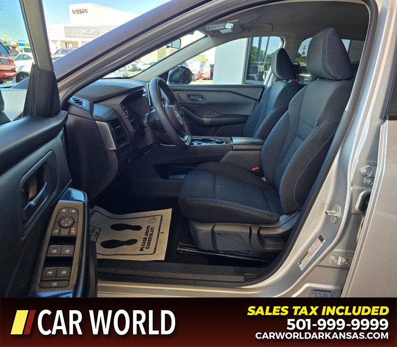 Nissan Rogue Vehicle Full-screen Gallery Image 8