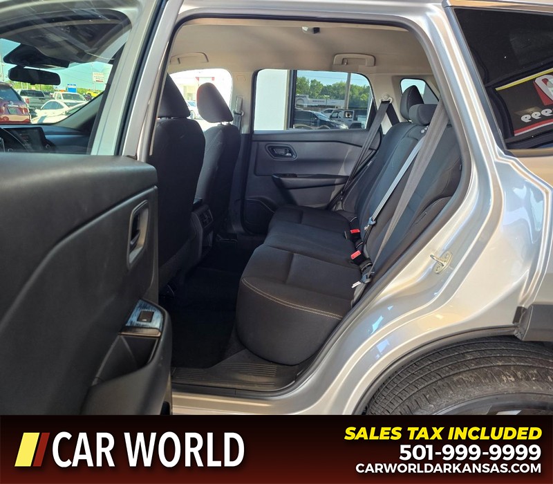 Nissan Rogue Vehicle Full-screen Gallery Image 10