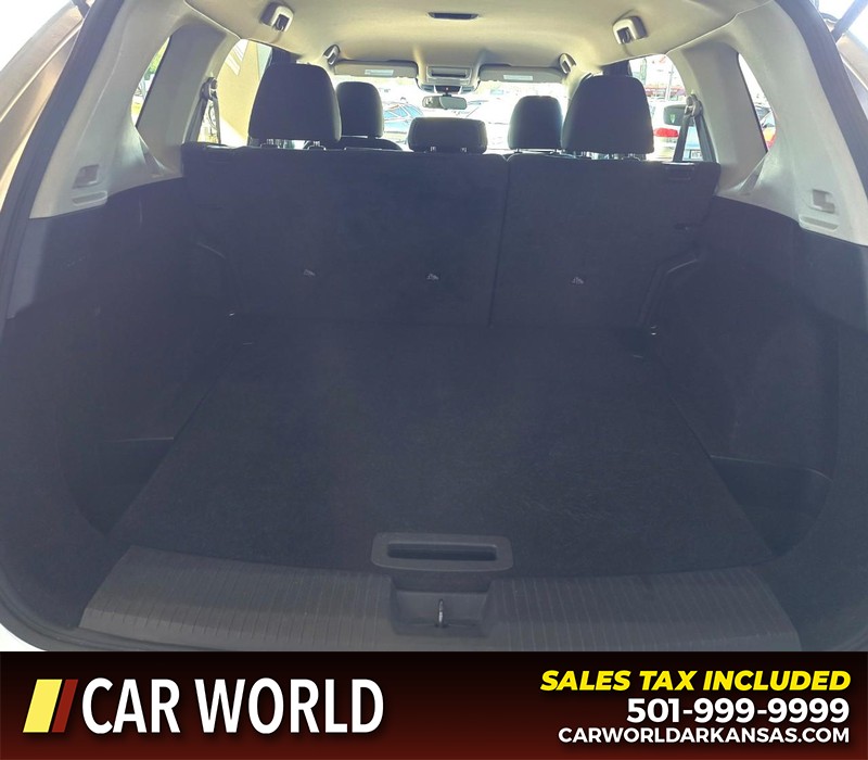 Nissan Rogue Vehicle Full-screen Gallery Image 13