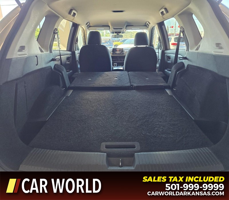 Nissan Rogue Vehicle Full-screen Gallery Image 14