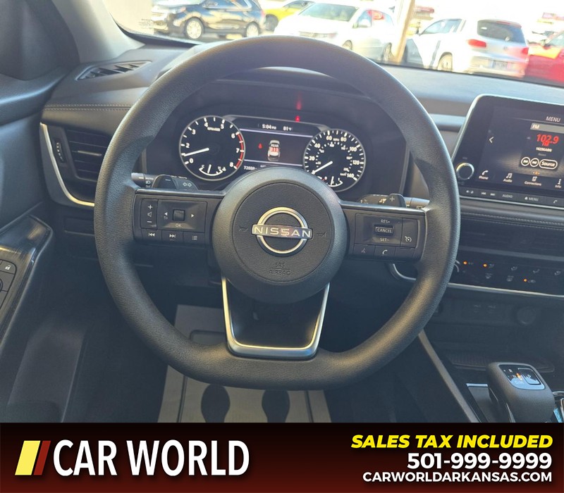 Nissan Rogue Vehicle Full-screen Gallery Image 15