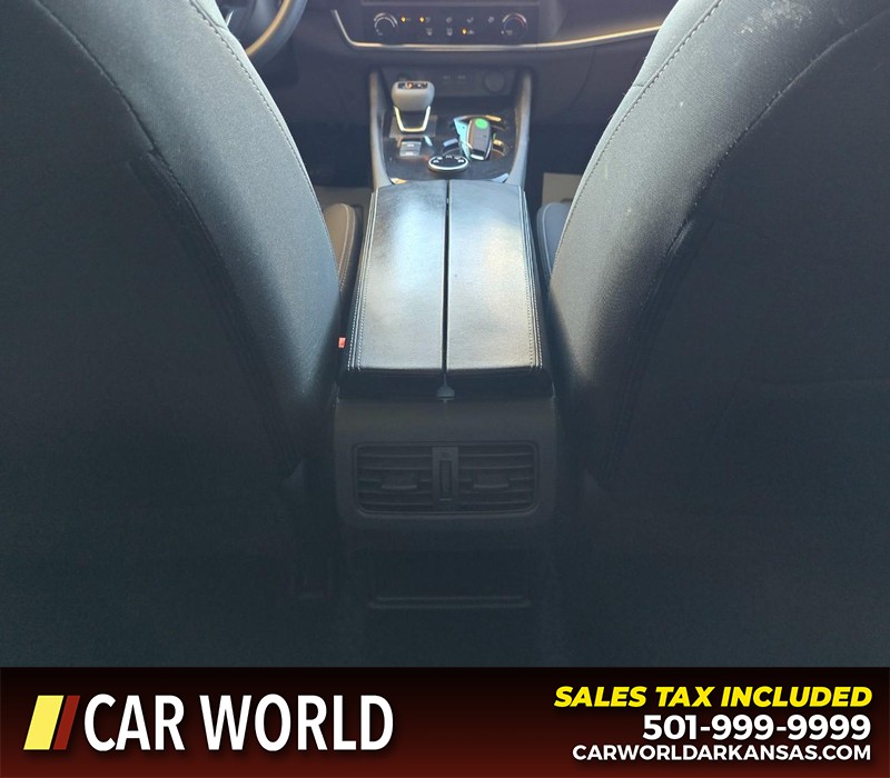 Nissan Rogue Vehicle Full-screen Gallery Image 20