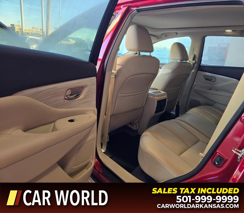 Nissan Murano Vehicle Full-screen Gallery Image 9