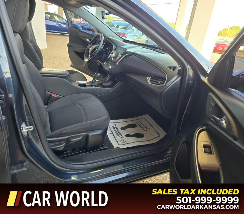 Chevrolet Malibu Vehicle Full-screen Gallery Image 11