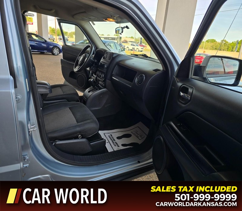 Jeep Patriot Vehicle Full-screen Gallery Image 11