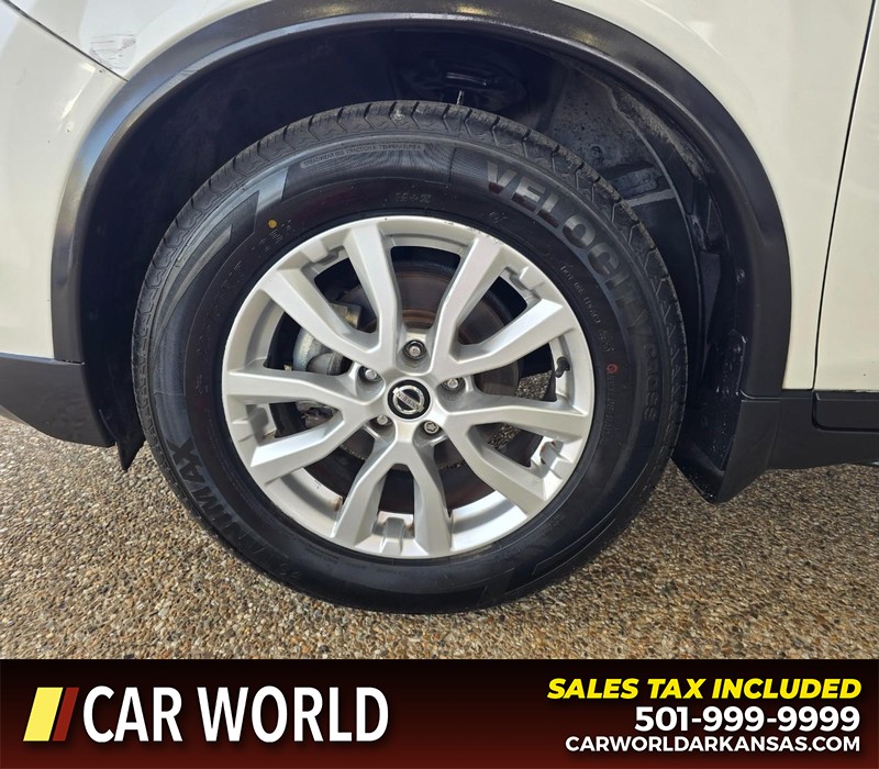 Nissan Rogue Vehicle Full-screen Gallery Image 6