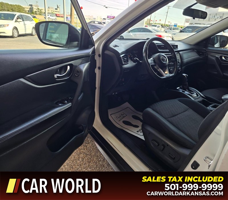 Nissan Rogue Vehicle Full-screen Gallery Image 7