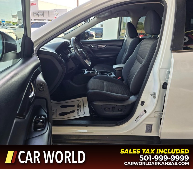 Nissan Rogue Vehicle Full-screen Gallery Image 8