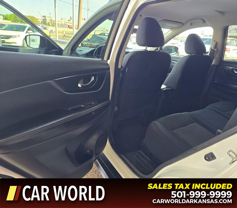 Nissan Rogue Vehicle Full-screen Gallery Image 9