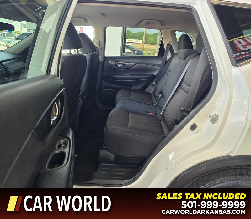 Nissan Rogue Vehicle Full-screen Gallery Image 10