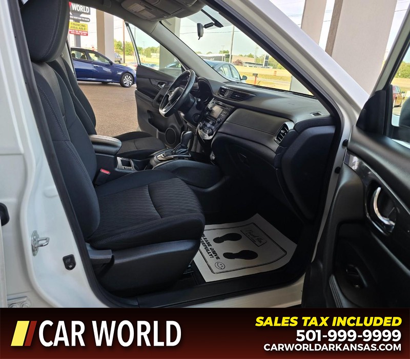 Nissan Rogue Vehicle Full-screen Gallery Image 11