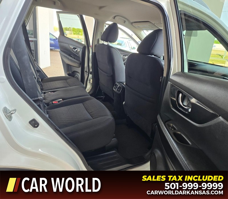 Nissan Rogue Vehicle Full-screen Gallery Image 12