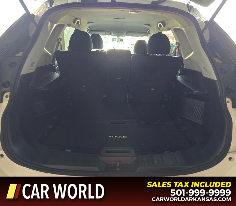 Nissan Rogue Vehicle Full-screen Gallery Image 13