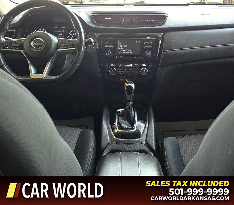 Nissan Rogue Vehicle Full-screen Gallery Image 18