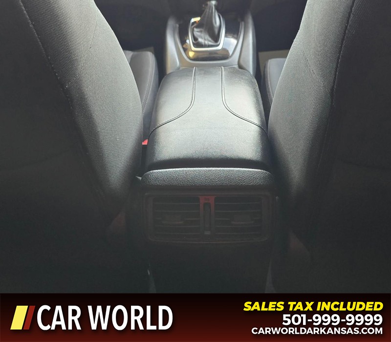 Nissan Rogue Vehicle Full-screen Gallery Image 19