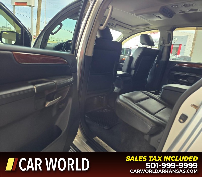 INFINITI QX56 Vehicle Full-screen Gallery Image 9