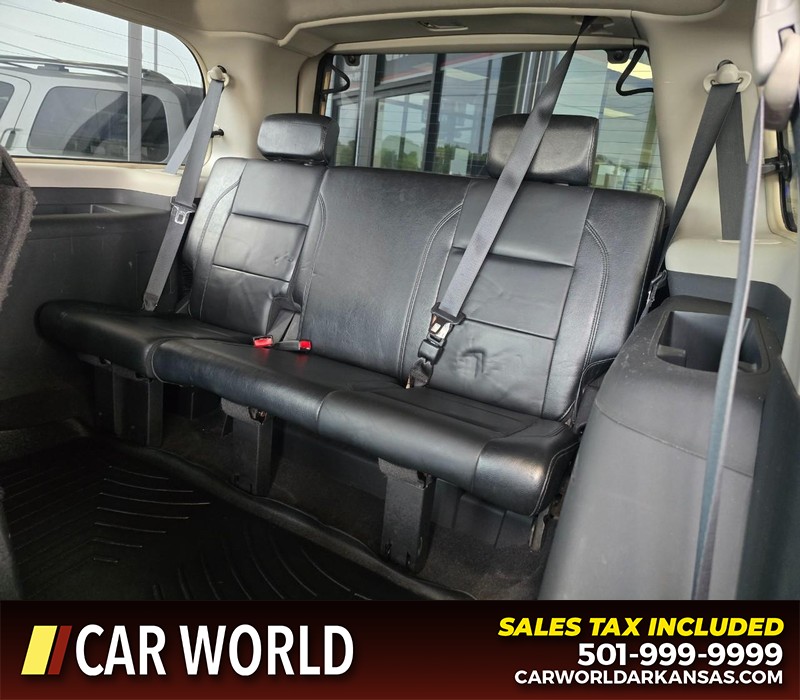 INFINITI QX56 Vehicle Full-screen Gallery Image 11