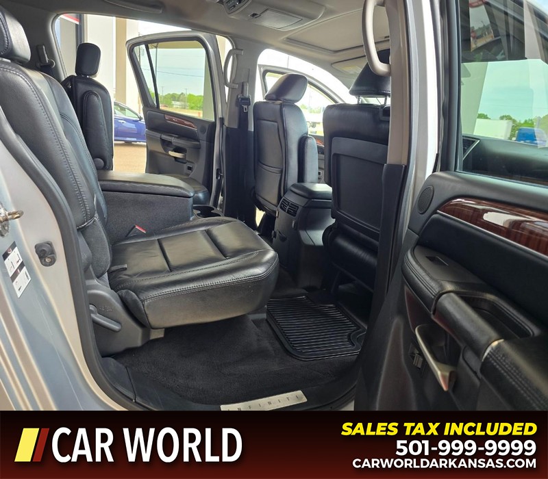 INFINITI QX56 Vehicle Full-screen Gallery Image 13