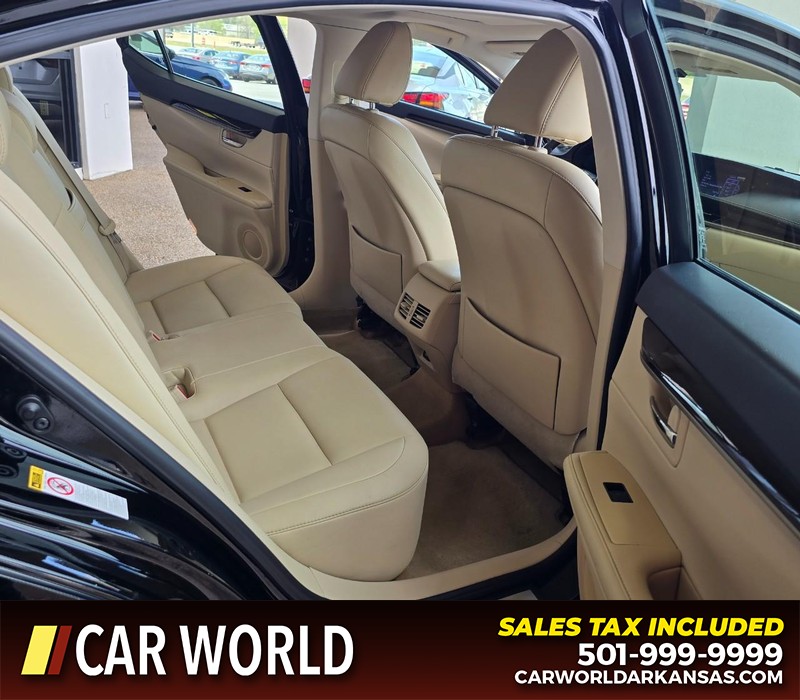 Lexus ES 350 Vehicle Full-screen Gallery Image 12