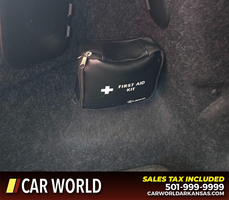 Lexus ES 350 Vehicle Full-screen Gallery Image 14