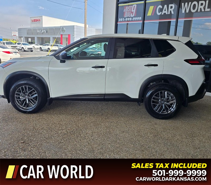 Nissan Rogue Vehicle Full-screen Gallery Image 4