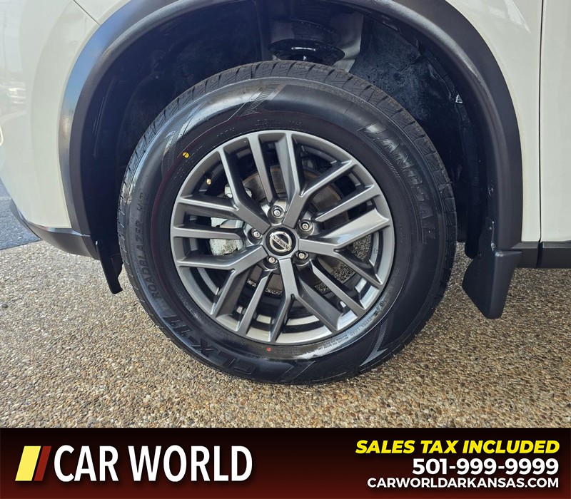 Nissan Rogue Vehicle Full-screen Gallery Image 6