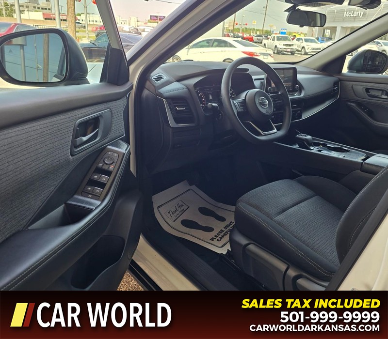 Nissan Rogue Vehicle Full-screen Gallery Image 7