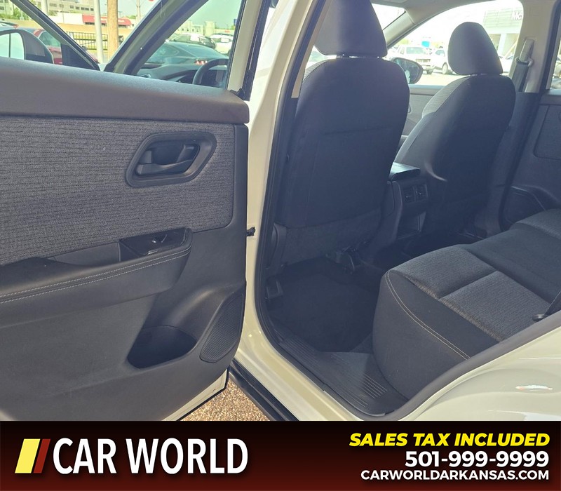 Nissan Rogue Vehicle Full-screen Gallery Image 9