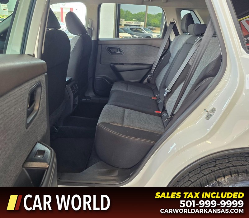 Nissan Rogue Vehicle Full-screen Gallery Image 10