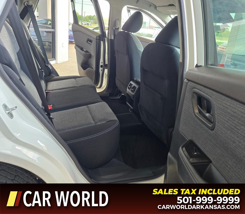 Nissan Rogue Vehicle Full-screen Gallery Image 12