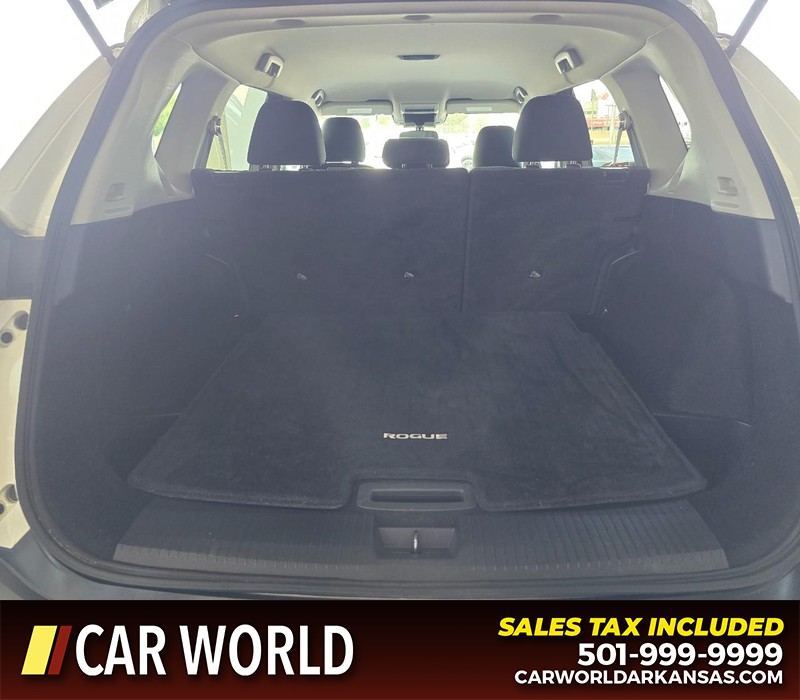 Nissan Rogue Vehicle Full-screen Gallery Image 13